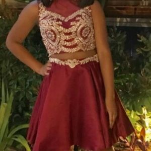 I’m selling a two-piece prom dress.